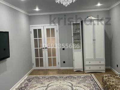 1-бөлмелі пәтер, 62 м², 9/9 қабат ай сайын, Самал, бағасы: 150 000 〒 в Уральске