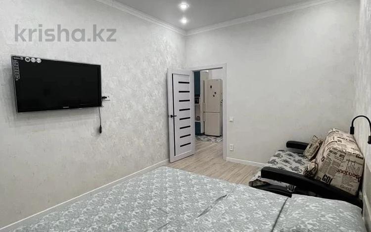 2-бөлмелі пәтер · 65 м² · 8/9 қабат, Гүлдер 2 ш/а., Таттимбетта 3/11 — Шахтеров, бағасы: 23 000 ₸ в Караганде, Казыбек би р-н — фото 3