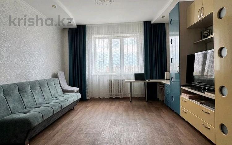 3-комнатная квартира · 80.4 м² · 6/10 этаж, Шахтёров 74 — Поликлиника 3-Магнум за 33 млн ₸ в Караганде, Казыбек би р-н — фото 2