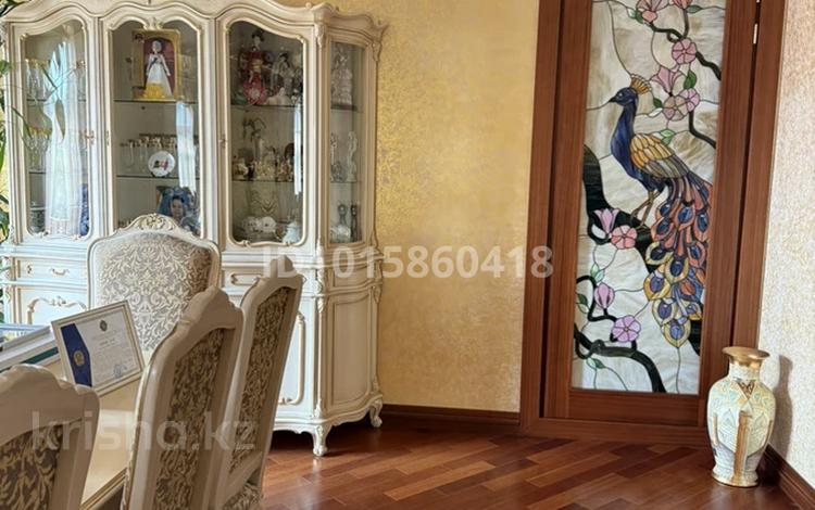 6-бөлмелі пәтер · 250 м² · 4/15 қабат, Ходжанова 76, бағасы: 450 млн ₸ в Алматы, Бостандыкский р-н — фото 2