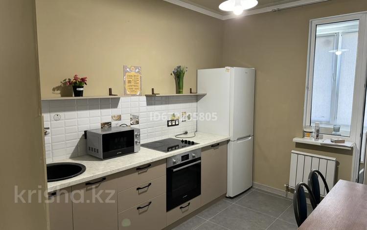 2-комнатная квартира, 54 м², 2/14 этаж помесячно, мкр Акбулак, 1-я улица