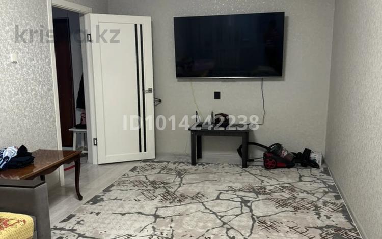 1-комнатная квартира · 34 м², мкр 4 10А за 15 млн ₸ в Уральске — фото 2