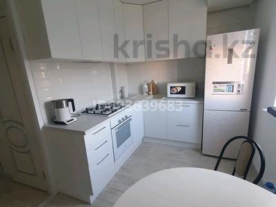 3-комнатная квартира · 70 м² · 8/9 этаж, 4 микр — Алтыншатыр за 280 000 〒 в Аксае