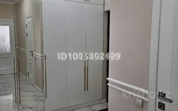 2-комнатная квартира · 56 м² · 4/12 этаж, мкр Акбулак, Дарабоз 81 за 300 000 ₸ в Алматы, Алатауский р-н — фото 2