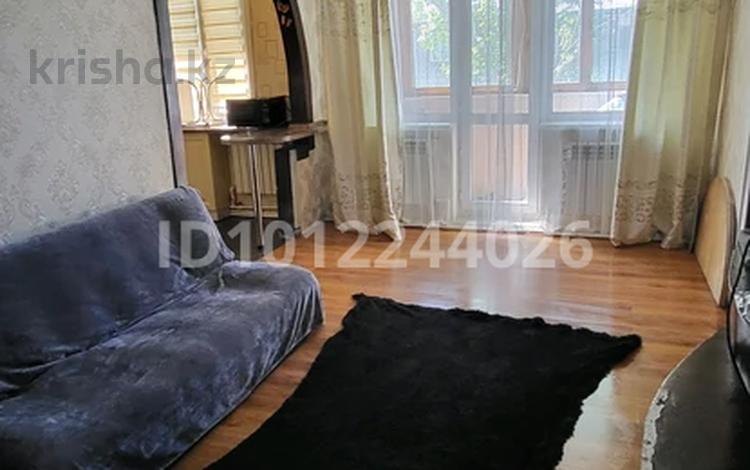 1-бөлмелі пәтер · 54 м² · 5/5 қабат, 12-й мкр. 17, бағасы: 10 000 ₸ в Караганде — фото 2