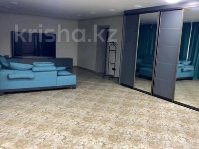 2-комнатная квартира · 90 м² · 1/9 этаж, Парфирьва — Парковая за 300 000 〒 в Петропавловске