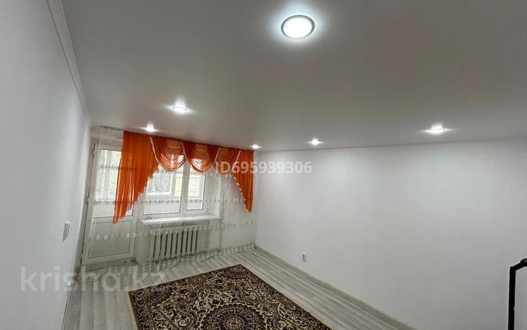 2-комнатная квартира · 64 м² · 6/9 этаж, мкр Строитель за 150 000 ₸ в Уральске — фото 2
