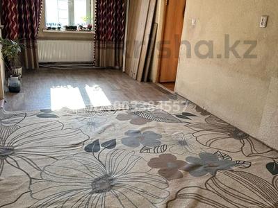 Жеке үй · 2 бөлме · 50 м², мкр Городской Аэропорт — Космонатов, бағасы: 100 000 〒 в Караганде, Казыбек би р-н