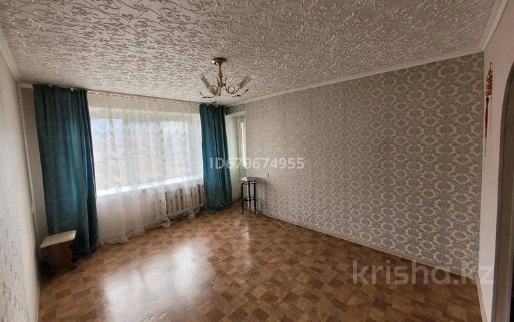 2-комнатная квартира, 55 м², 3/5 этаж, 5 мкр 9 за 15 млн 〒 в Риддере — фото 6