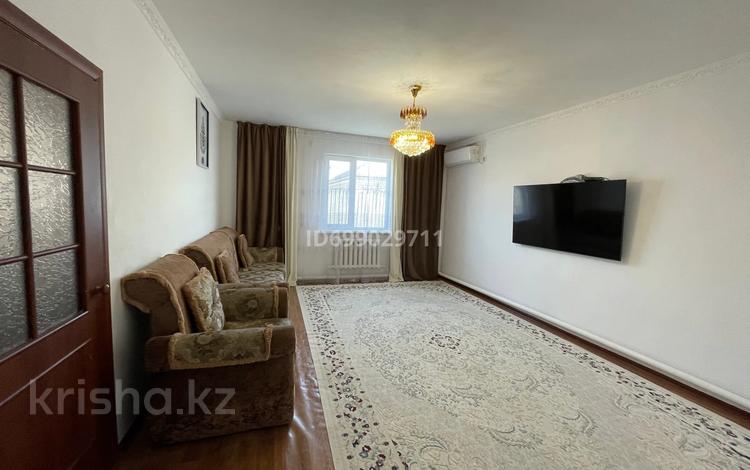 Отдельный дом · 2 комнаты · 80 м² · 10 сот., мкр Жулдыз-2, Демеш Бирмағамбетов 65 за 15 млн ₸ в Атырау — фото 2
