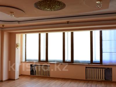 3-комнатная квартира, 95 м², 9/10 этаж, Тауке хан за 45 млн 〒 в Шымкенте, Аль-Фарабийский р-н