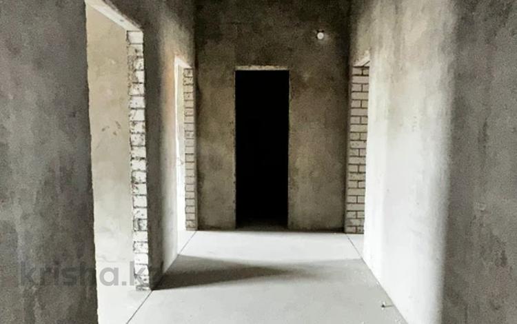 2-комнатная квартира · 75.8 м² · 4/7 этаж, мкр. Алтын орда, тауелсиздик 11а за 26.8 млн 〒 в Актобе — фото 2