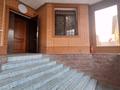 8-комнатный дом помесячно, 650 м², 8 сот., Жандосова за ~ 1.5 млн 〒 в Алматы, Ауэзовский р-н — фото 4