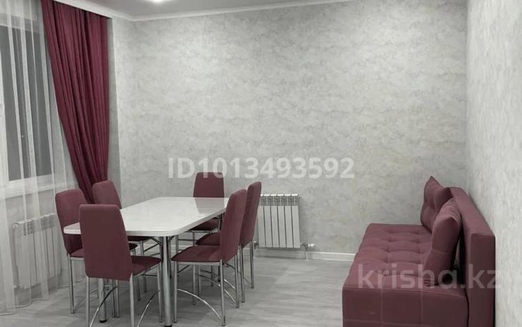 3-комнатная квартира · 98 м², Е-321 22 за 300 000 ₸ в Астане, Есильский р-н — фото 2