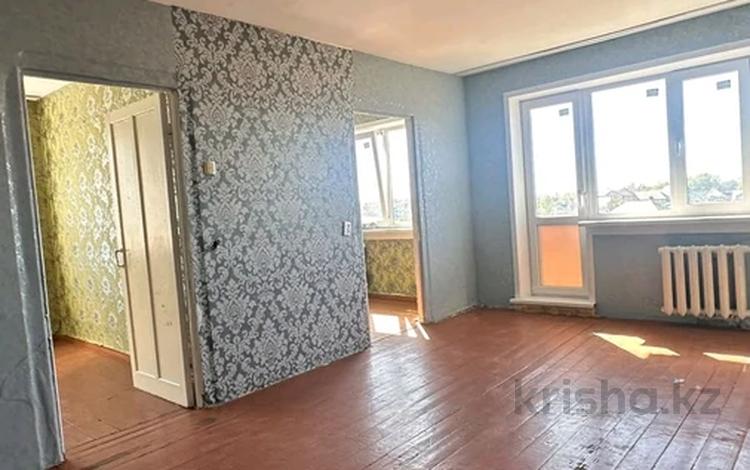 4-комнатная квартира · 62 м² · 4/5 этаж, Стороителей 24 — 7 школа,Аксу Мол,садики,автобусная астоновка за 5 млн ₸ — фото 2