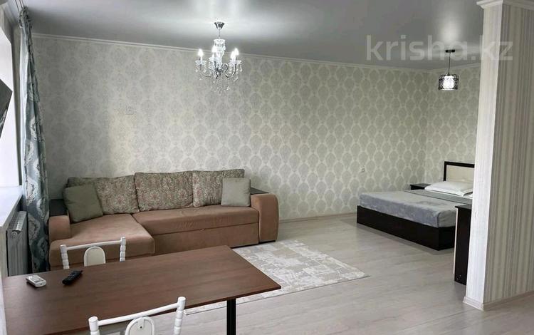 1-комнатная квартира · 48 м² · 5/9 этаж, мкр Нурсая, Таумуш Жумагалиев 15 за 13 000 〒 в Атырау — фото 2