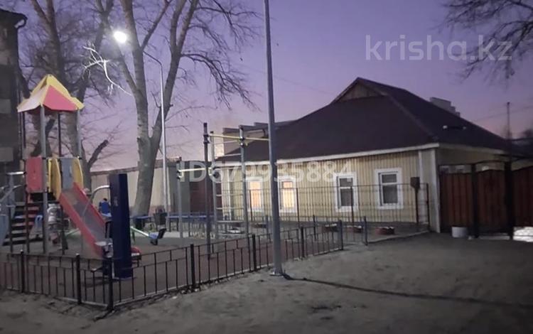 Отдельный дом · 5 комнат · 100 м² · 12 сот., Чайковского 88 — Опасный перекрёсток во дворе за 39.8 млн 〒 в Семее — фото 2