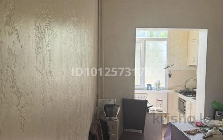 4-бөлмелі пәтер · 74 м² · 1/5 қабат, мкр Аса 1 — Вдоль дороги , за магазином косметики Жансая Аганас, бағасы: 25 млн ₸ в Таразе — фото 2
