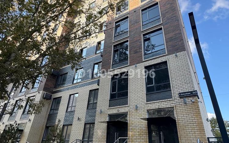 Свободное назначение, офисы, магазины и бутики, общепит, салоны красоты, медцентры и аптеки, образование, развлечения, кабинеты и рабочие места, студии · 63 м² за 380 000 〒 в Караганде, Казыбек би р-н — фото 2