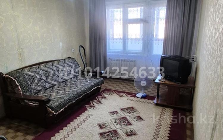 1-комнатная квартира · 36 м² · 5/9 этаж, мкр 8, 101 Стрелковой бригады 14 — Рынок Алтай за 100 000 ₸ в Актобе — фото 2