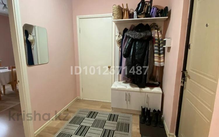 1-бөлмелі пәтер · 51 м² · 3/10 қабат, мкр Акбулак 8 — За супермаркетом Смолл, бағасы: 220 000 ₸ в Алматы, Алатауский р-н — фото 2