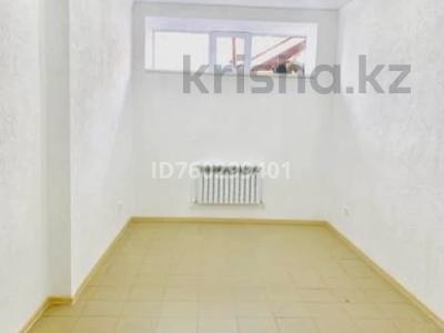 Свободное назначение, офисы, магазины и бутики, образование, кабинеты и рабочие места · 22 м² за 85 000 〒 в Уральске, мкр 4