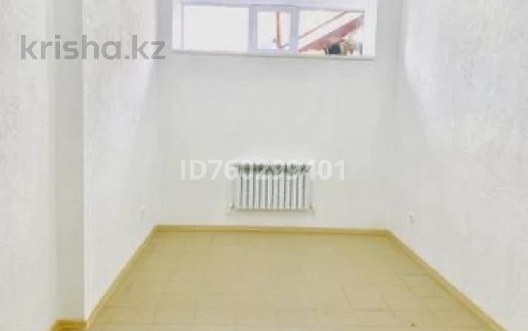 Свободное назначение, офисы, магазины и бутики, образование, кабинеты и рабочие места · 22 м² за 85 000 〒 в Уральске, мкр 4 — фото 12