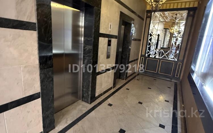3-комнатная квартира · 120 м² · 14/16 этаж, 17-й мкр 6 за 700 000 ₸ в Актау — фото 2