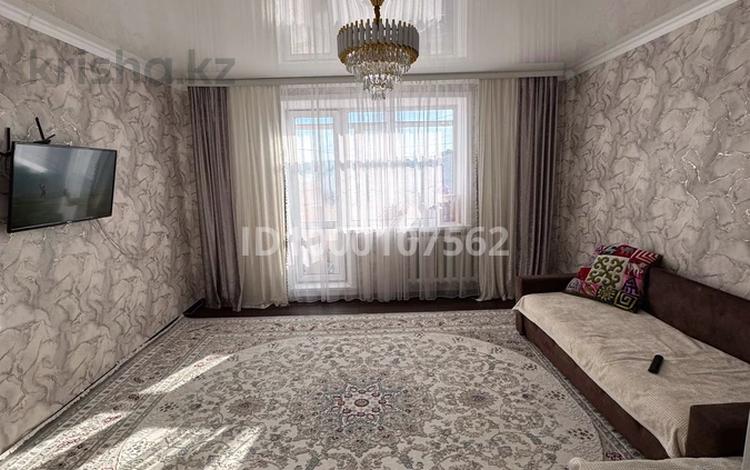 2-комнатная квартира · 55 м² · 7/9 этаж, Майкудук, Майкудук, мкр Голубые пруды 7 — Остановки за 19 млн ₸ в Караганде, Алихана Бокейханова р-н — фото 2