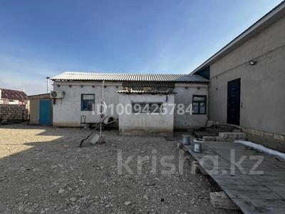 Отдельный дом · 7 комнат · 245 м² · 10 сот., Хазар 4 көше 42 үй — 19 мектеп маңында,көше асфалт за 30 млн 〒 в Батыре