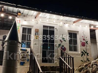 Дом · 5 комнат · 200 м², Дп Звездочка 120 за 40 000 〒 в Алматы