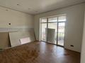 Үйдің бір бөлігі · 6 бөлме · 180 м² · 7.5 жүзд., Ансар 94 — Продам новый частный дом на участке 7,5 соток (ЛПХ) Продается просторный и качественно построенный дом 2026 года постройки. Характеристики дома: * Размер дома: 14 × 17 м. * Общая площадь по полу: 180 м². * Участок: 7,5 соток, ЛПХ. * Год постройки: 2026. Строительные материалы и преимущества: * Надежный фундамент глубиной до 1 метра с армированием российской арматурой. * Бетон марки М350. * Стены из автоклавного газоблока. * Кровля из модульной металлочерепицы цвета «Антрацит», толщина металла 0,47 мм. * Качественная стропильная система из сосны. * Полностью утепленная крыша эковатой. * Напольное покрытие — ламинат 33 класса, толщина 8 мм. * Установлен мощный газовый котел на 420 м². Дом строился для себя с использованием качественных материалов и соблюдением строительных норм. Отличный вариант для комфортного проживания большой семьи. По всем вопросам звоните или пишите., бағасы: 57 млн ₸ в Кемертогане — фото 14