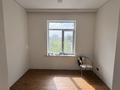 Үйдің бір бөлігі · 6 бөлме · 180 м² · 7.5 жүзд., Ансар 94 — Продам новый частный дом на участке 7,5 соток (ЛПХ) Продается просторный и качественно построенный дом 2026 года постройки. Характеристики дома: * Размер дома: 14 × 17 м. * Общая площадь по полу: 180 м². * Участок: 7,5 соток, ЛПХ. * Год постройки: 2026. Строительные материалы и преимущества: * Надежный фундамент глубиной до 1 метра с армированием российской арматурой. * Бетон марки М350. * Стены из автоклавного газоблока. * Кровля из модульной металлочерепицы цвета «Антрацит», толщина металла 0,47 мм. * Качественная стропильная система из сосны. * Полностью утепленная крыша эковатой. * Напольное покрытие — ламинат 33 класса, толщина 8 мм. * Установлен мощный газовый котел на 420 м². Дом строился для себя с использованием качественных материалов и соблюдением строительных норм. Отличный вариант для комфортного проживания большой семьи. По всем вопросам звоните или пишите., бағасы: 57 млн ₸ в Кемертогане — фото 22