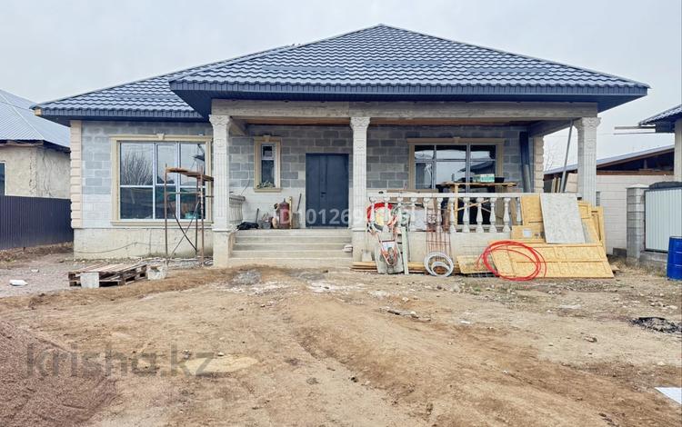 Үйдің бір бөлігі · 6 бөлме · 180 м² · 7.5 жүзд., Ансар 94 — Продам новый частный дом на участке 7,5 соток (ЛПХ) Продается просторный и качественно построенный дом 2026 года постройки. Характеристики дома: * Размер дома: 14 × 17 м. * Общая площадь по полу: 180 м². * Участок: 7,5 соток, ЛПХ. * Год постройки: 2026. Строительные материалы и преимущества: * Надежный фундамент глубиной до 1 метра с армированием российской арматурой. * Бетон марки М350. * Стены из автоклавного газоблока. * Кровля из модульной металлочерепицы цвета «Антрацит», толщина металла 0,47 мм. * Качественная стропильная система из сосны. * Полностью утепленная крыша эковатой. * Напольное покрытие — ламинат 33 класса, толщина 8 мм. * Установлен мощный газовый котел на 420 м². Дом строился для себя с использованием качественных материалов и соблюдением строительных норм. Отличный вариант для комфортного проживания большой семьи. По всем вопросам звоните или пишите., бағасы: 57 млн ₸ в Кемертогане — фото 40