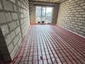 Үйдің бір бөлігі · 6 бөлме · 180 м² · 7.5 жүзд., Ансар 94 — Продам новый частный дом на участке 7,5 соток (ЛПХ) Продается просторный и качественно построенный дом 2026 года постройки. Характеристики дома: * Размер дома: 14 × 17 м. * Общая площадь по полу: 180 м². * Участок: 7,5 соток, ЛПХ. * Год постройки: 2026. Строительные материалы и преимущества: * Надежный фундамент глубиной до 1 метра с армированием российской арматурой. * Бетон марки М350. * Стены из автоклавного газоблока. * Кровля из модульной металлочерепицы цвета «Антрацит», толщина металла 0,47 мм. * Качественная стропильная система из сосны. * Полностью утепленная крыша эковатой. * Напольное покрытие — ламинат 33 класса, толщина 8 мм. * Установлен мощный газовый котел на 420 м². Дом строился для себя с использованием качественных материалов и соблюдением строительных норм. Отличный вариант для комфортного проживания большой семьи. По всем вопросам звоните или пишите., бағасы: 57 млн ₸ в Кемертогане — фото 51