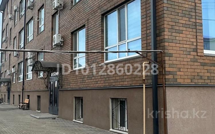 2-бөлмелі пәтер · 70 м² · 2/4 қабат, мкр Жана Орда, Тауелсиздик 41, бағасы: 29.5 млн ₸ в Уральске — фото 2
