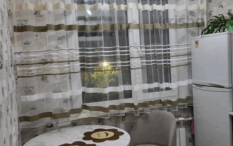 1-комнатная квартира · 38 м² · 10/12 этаж, 15 микрорайон — Ауэзова за 12 000 ₸ в Семее — фото 2