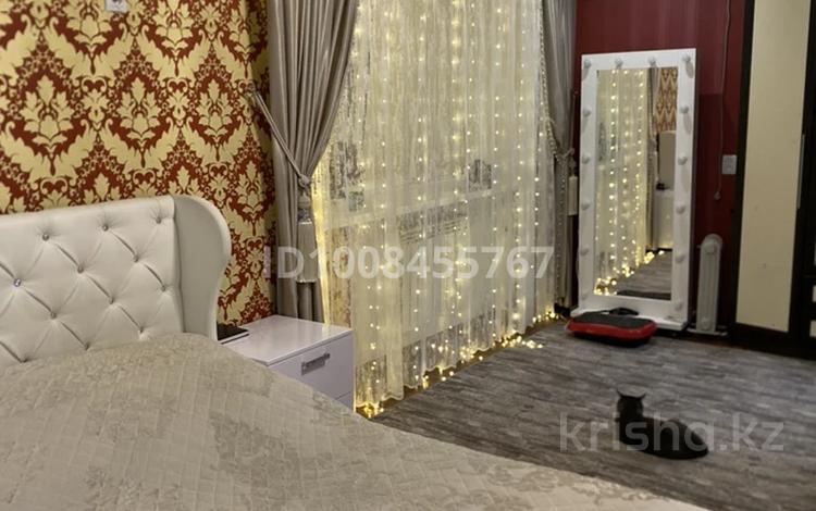 3-бөлмелі пәтер · 77.2 м² · 5/5 қабат, Олжабай батыра 43 — Машино-строительный колледж,пересечение улиц Мира-1мая, бағасы: 28.4 млн ₸ в Павлодаре — фото 2