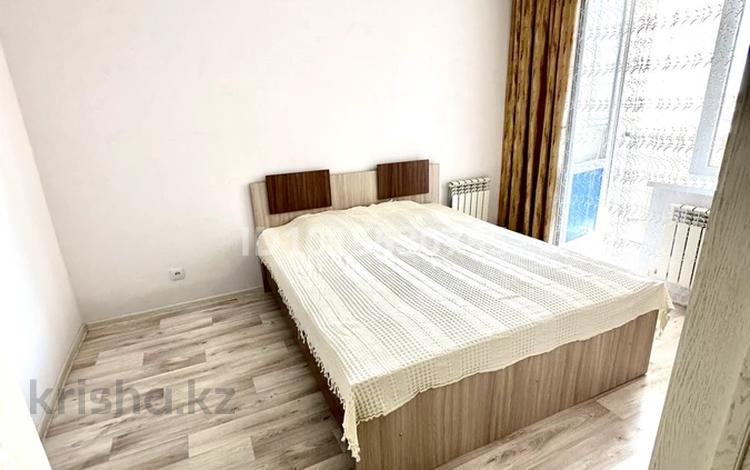 2-бөлмелі пәтер · 65 м² · 8/9 қабат, Кердери 120 — Сарайшык, бағасы: 15 000 ₸ в Уральске, мкр Школьник — фото 2
