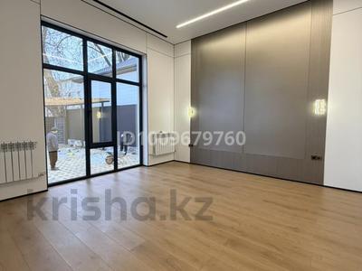 Отдельный дом · 4 комнаты · 180 м² · 6 сот., мкр Таусамалы 73 — Сагдиева за 112 млн 〒 в Алматы, Наурызбайский р-н