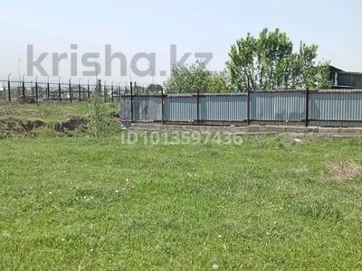 Жер телімі · 8 сотық, Алатау 26 — Учебный центр арка 3(военная часть), бағасы: 5 млн ₸ в Узынагаш