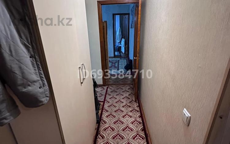 2-комнатная квартира, 46 м², 3/4 этаж помесячно, мкр Сайран 4 за 250 000 〒 в Алматы, Ауэзовский р-н — фото 2