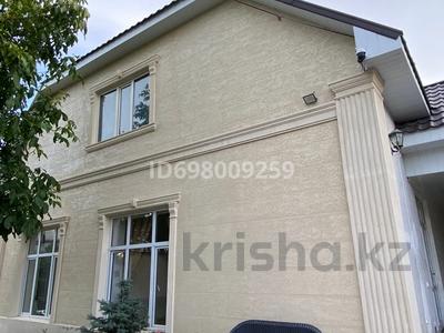 Отдельный дом · 7 комнат · 300 м² · 6 сот., Ақша батыра 73 — Дом находиться прямо в центре в золотом квадрате рядом Тигу университет за 65 млн 〒 в Таразе