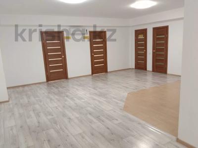 3-бөлмелі пәтер · 117.4 м² · 1/9 қабат, Центральный ш/а., Валиханова 13 блок "В" — Валиханова / Канцева, бағасы: ~ 32.5 млн ₸ в Атырау, мкр Центральный