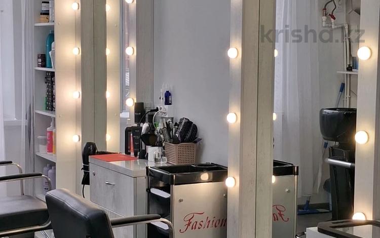 Салоны красоты, кабинеты и рабочие места, студии · 17 м² за 60 000 ₸ в Караганде, Казыбек би р-н — фото 2