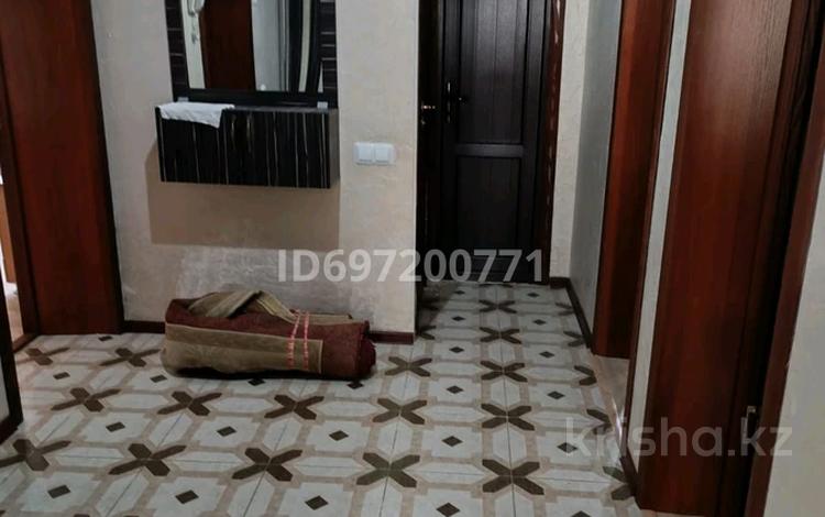 3-комнатная квартира · 74 м² · 1/5 этаж, Кабанбай батыра 2 б — Взади кафе Сказка за 150 000 〒 в Шымкенте, Аль-Фарабийский р-н — фото 2