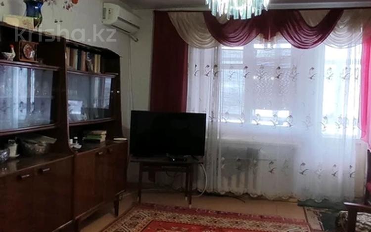 3-комнатная квартира · 63.5 м² · 4/5 этаж, Скоробогатова за 16.5 млн ₸ в Уральске — фото 2