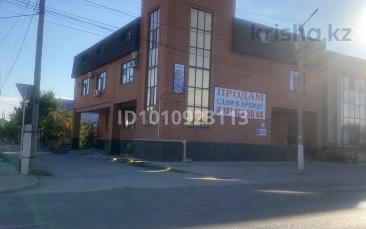 Офисы · 240 м² за 900 000 ₸ в Актобе, мкр 8 — фото 4