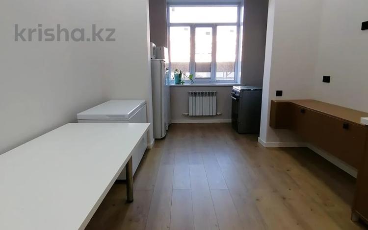 1-бөлмелі пәтер · 53 м² · 1/7 қабат, Алтын орда ш/а., бағасы: 22.9 млн ₸ в Актобе, мкр. Алтын орда — фото 2