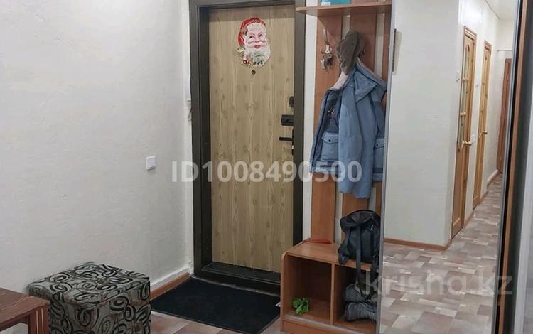 3-комнатная квартира · 64 м² · 2/12 этаж, 15 микрорайон 18 — Ауэзова за 250 000 〒 в Семее — фото 2